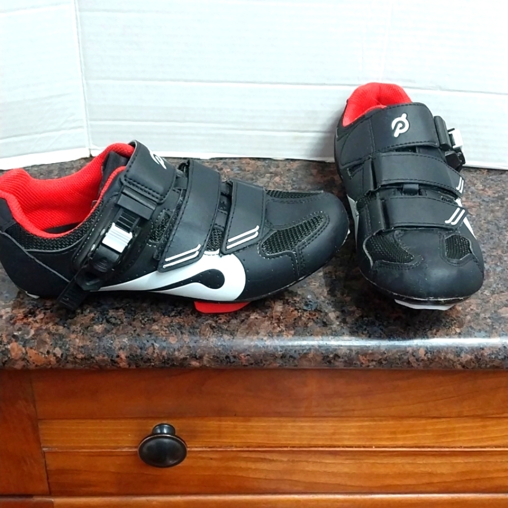 Pelaton Cycling Shoes...Size 7.5 (38)..EUC..